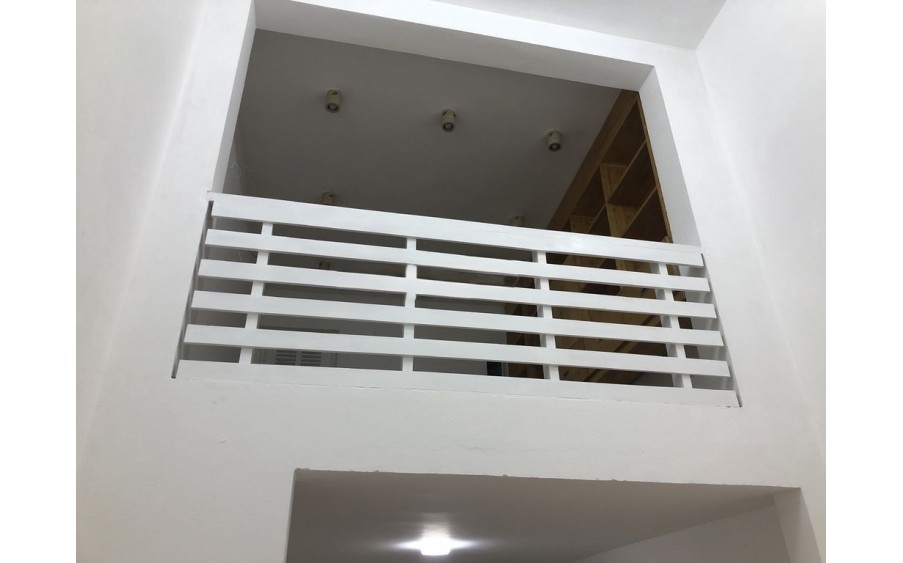CHO THUÊ NHÀ NGÕ 158 TRƯƠNG ĐỊNH, 3.5 TẦNG, 28M2, 2 NGỦ, 2 WC, GIÁ 8 TRIỆU - ƯU TIÊN Ở GĐ.